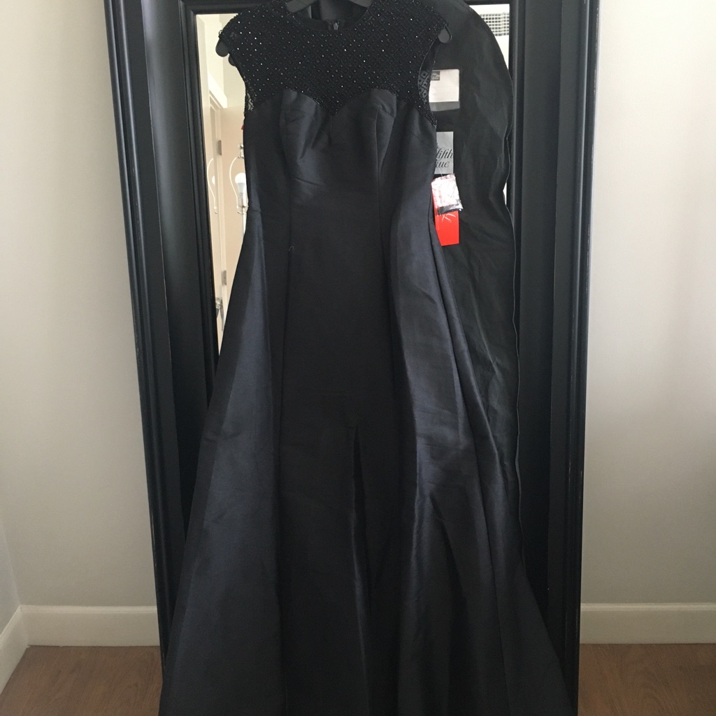 Monique Lhuillier Capsleeve Faille Gown